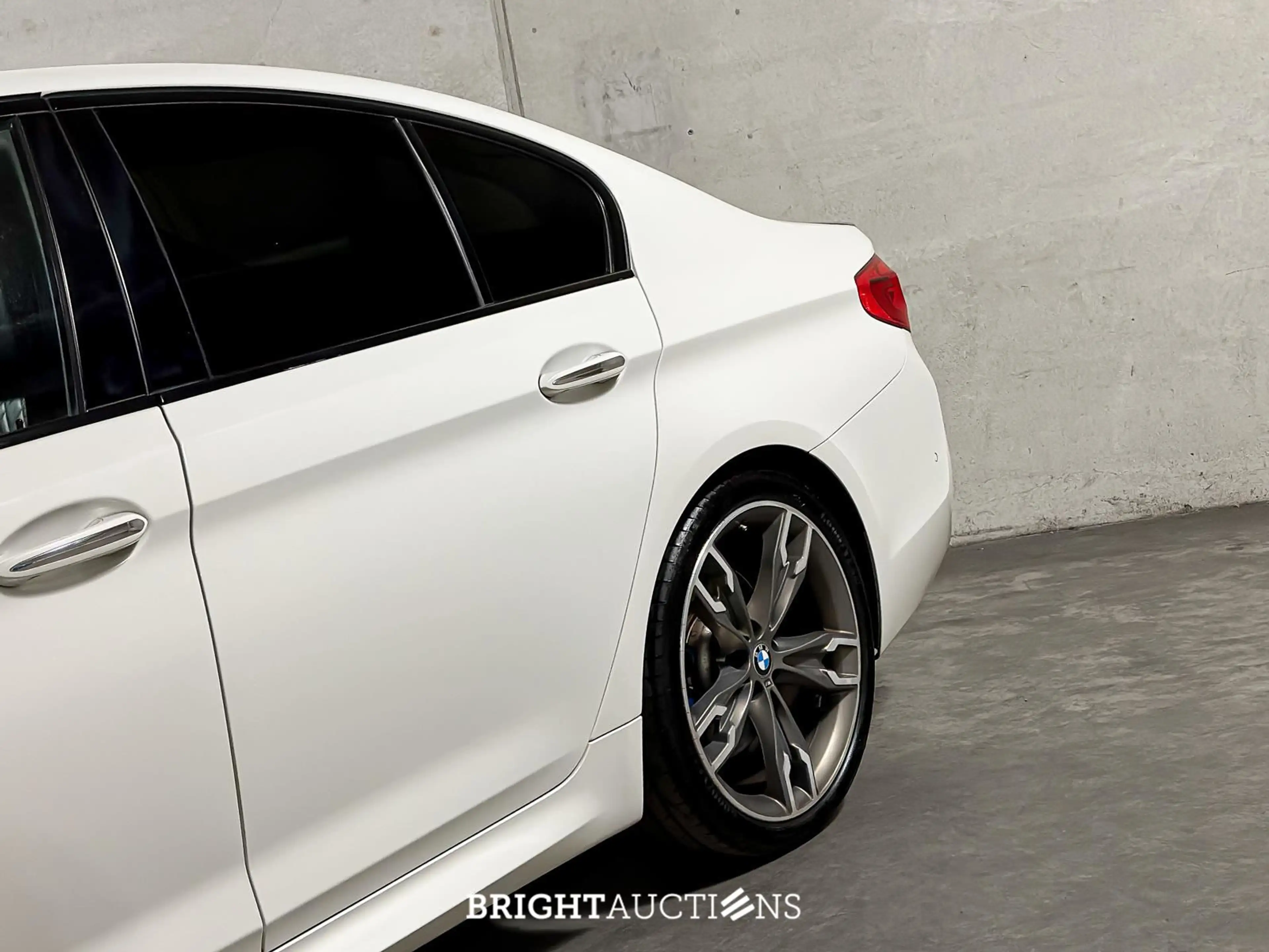 BMW M550 5-serie M550i xDrive High Executive — photo 10