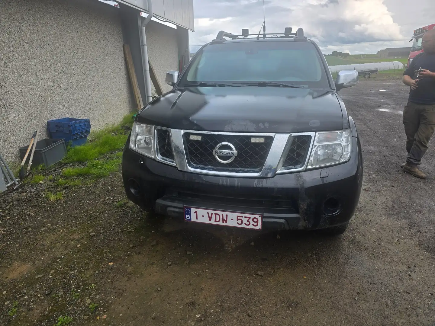 Nissan Navara 3.0 dCi V6 4x4 LE Exec**PROBLEM MOTEUR*** Noir - 1