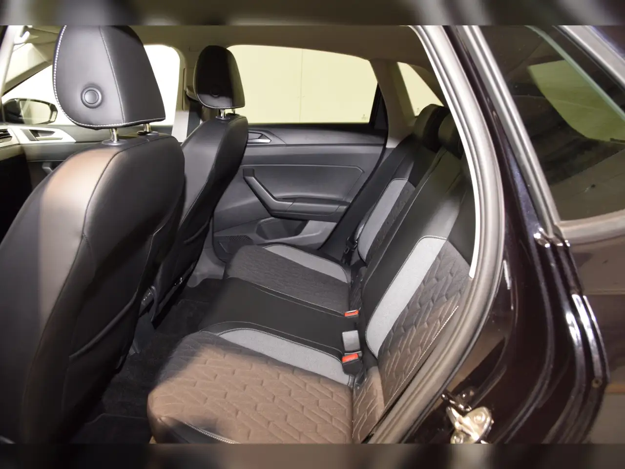 Volkswagen Polo TSI Goal App Connect - LED - Navi 9