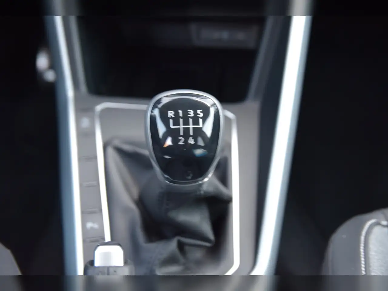 Volkswagen Polo TSI Goal App Connect - LED - Navi 13