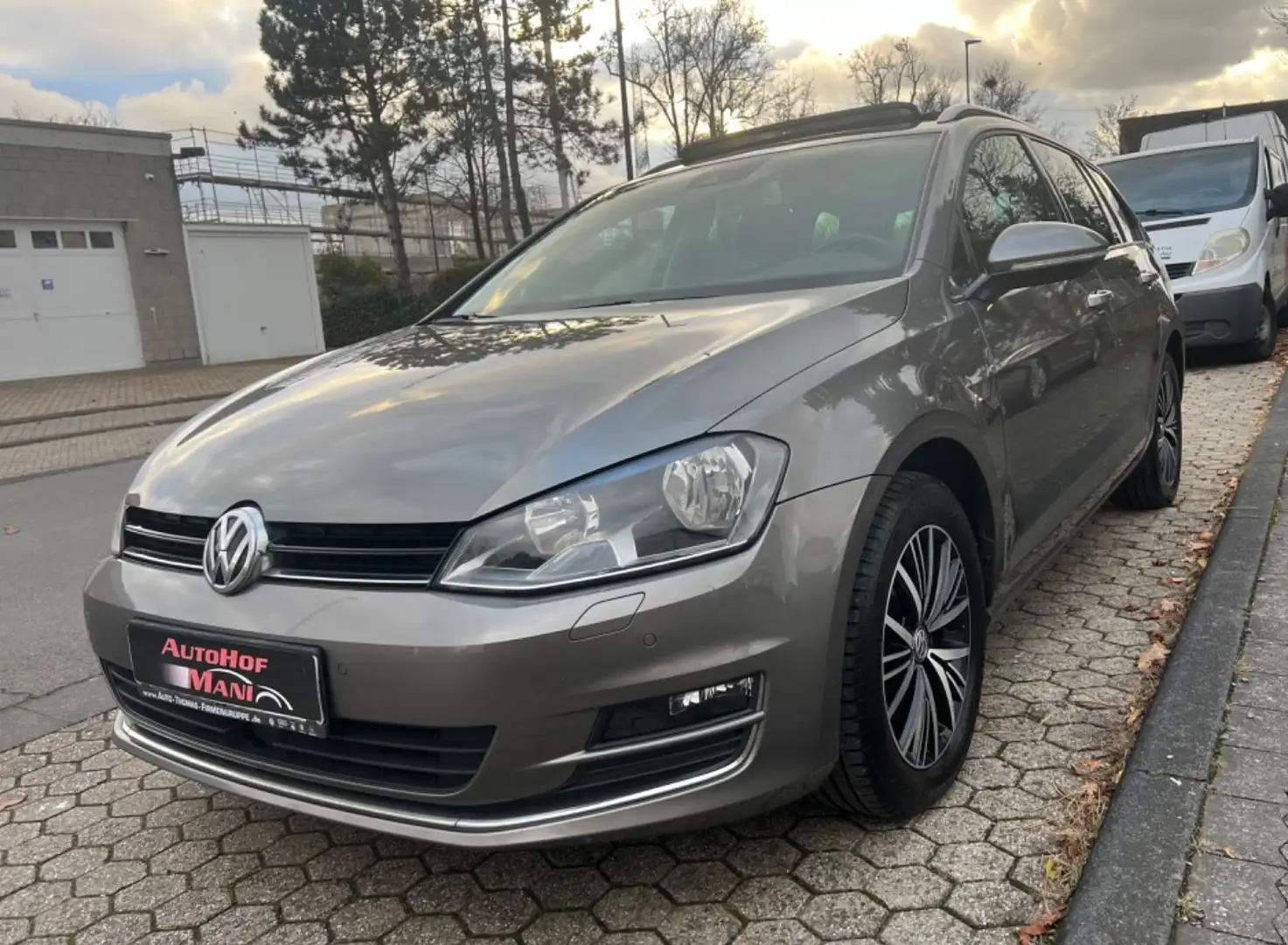 Volkswagen Golf VII Variant Allstar BMT/DSG/Panorama/Navi Grau - 1