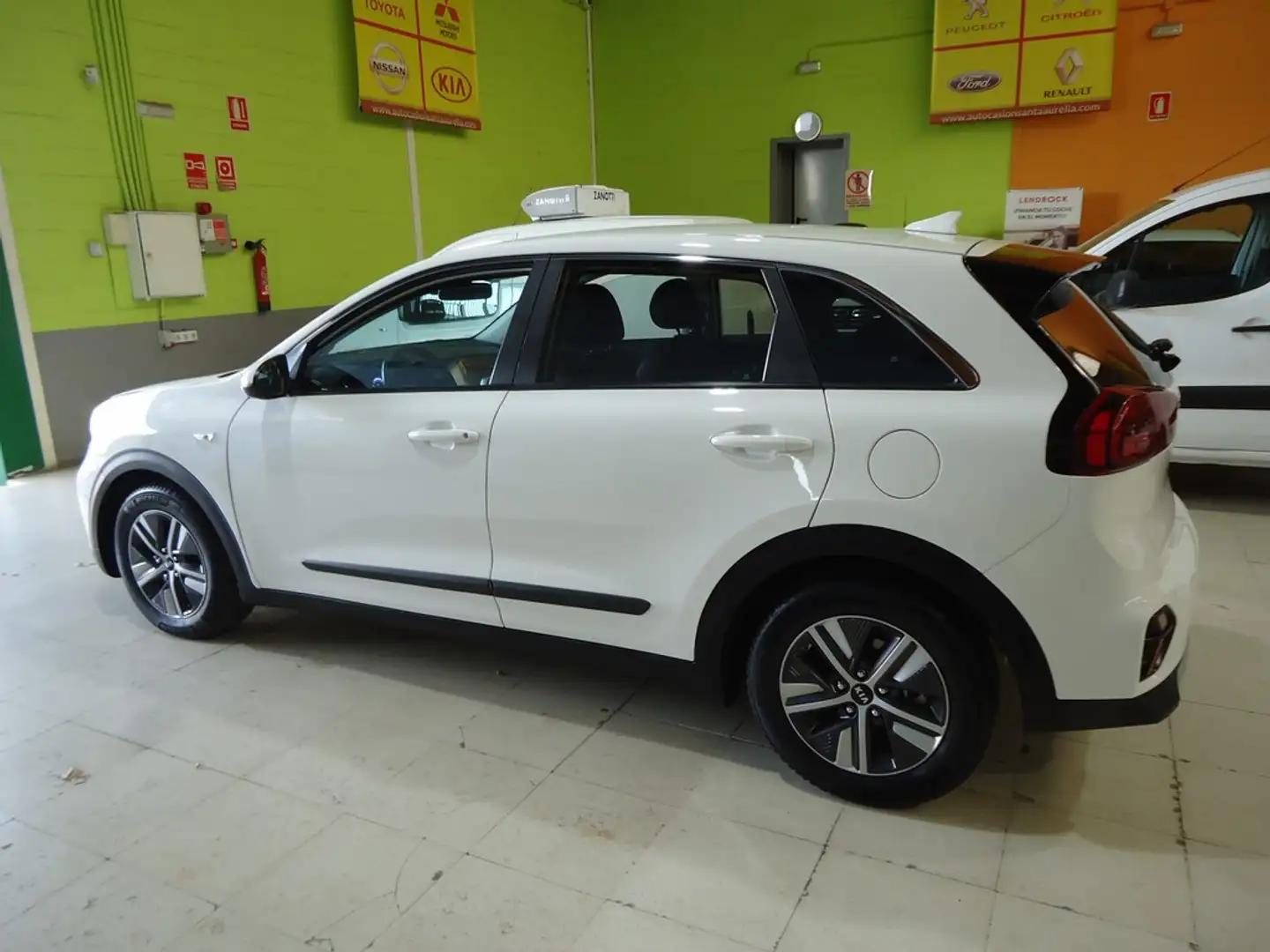 Kia Niro 1.6 HEV Concept Weiß - 2