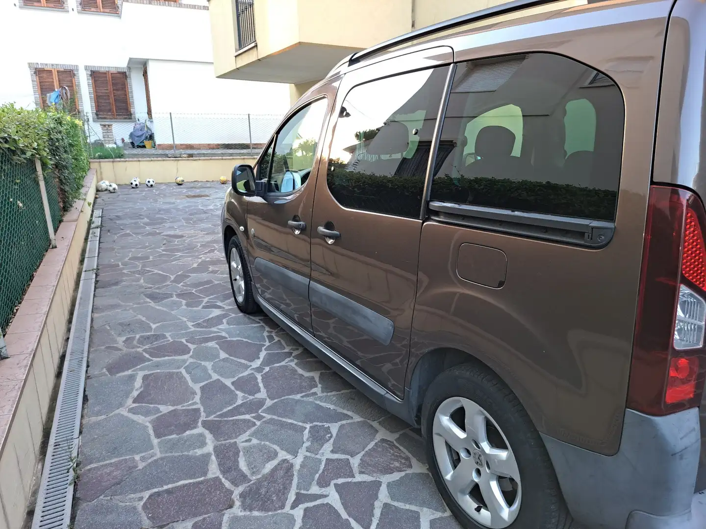 Peugeot Partner Tepee 1.6 hdi Outdoor 92cv E5 - 2