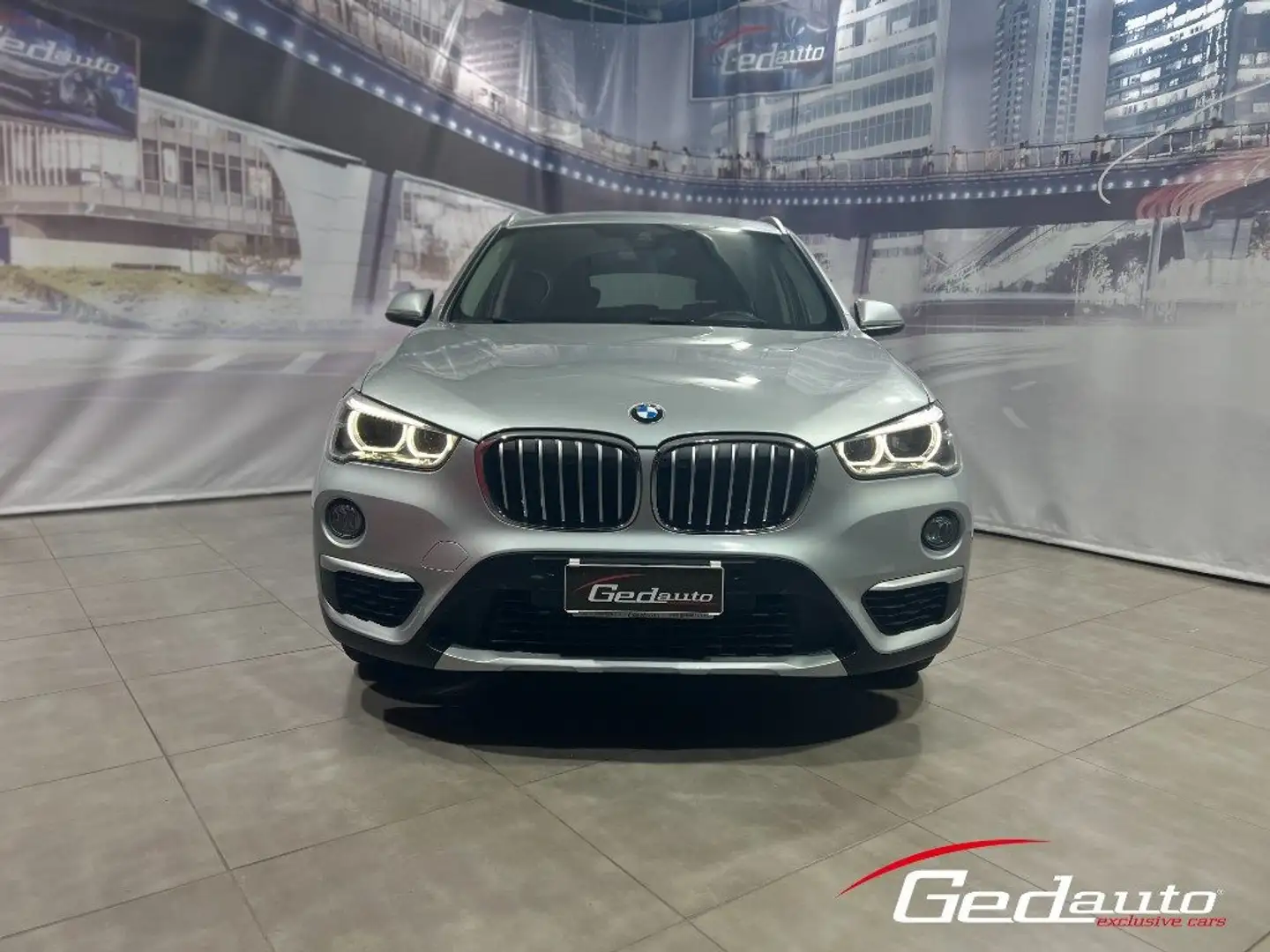 BMW X1 SDrive18d AUT. Advantage NAVI FULL-LED Argento - 1
