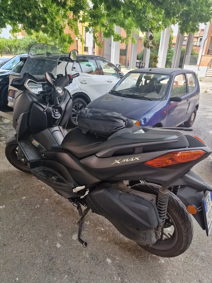 Yamaha X-Max 300 Šedá - 1