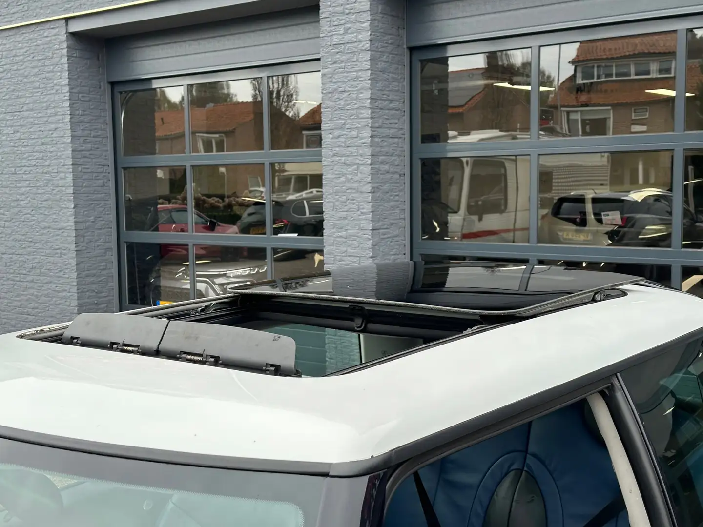 MINI Cooper S Mini 1.6 Chili Airco|Pano|Stoelvw|Pdc|Navi Grijs - 2