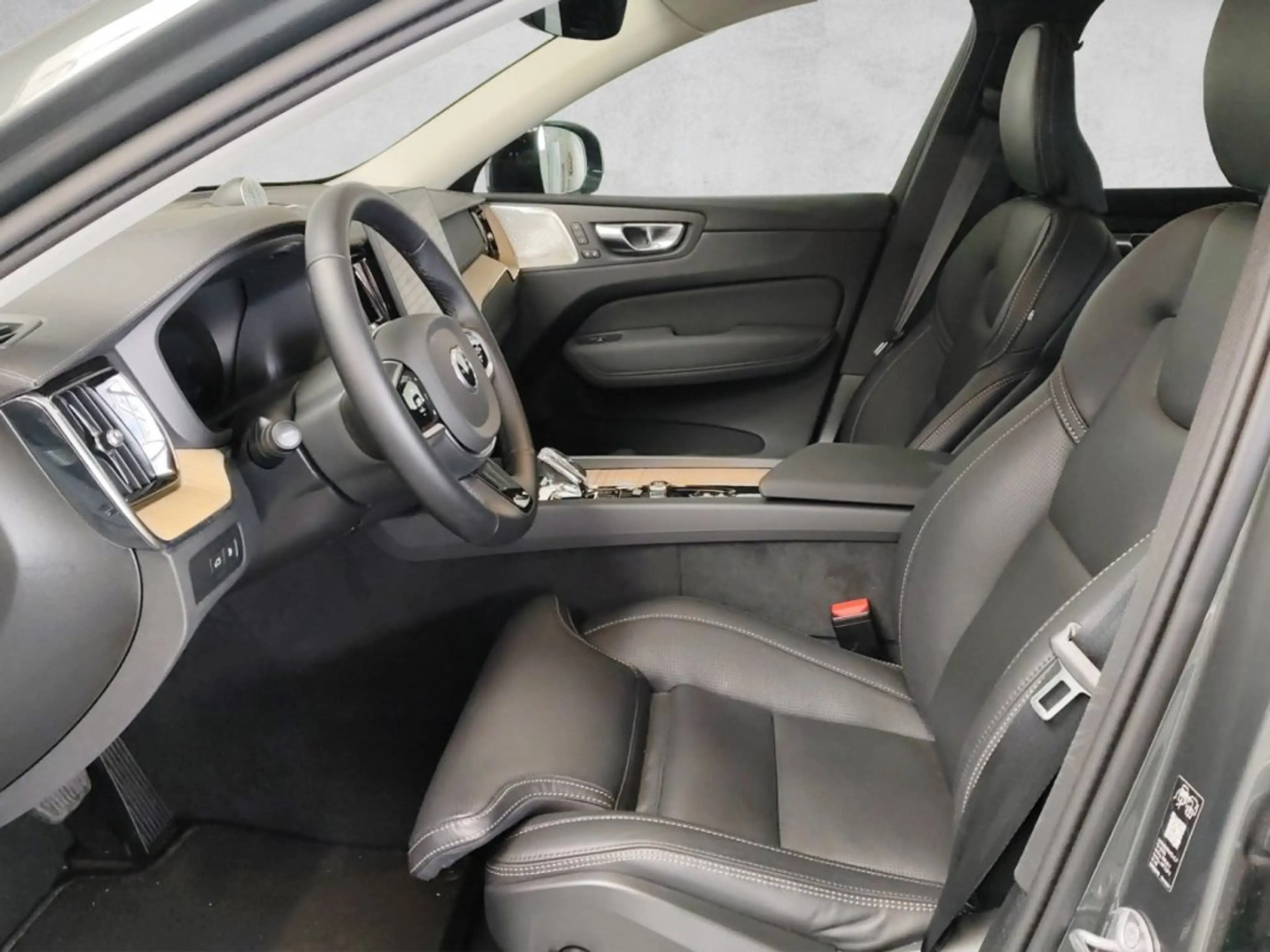 Volvo XC60 Ultra, T6 AWD Plug-in Hybrid, Elektrisch/Benzin, Dark — photo 6