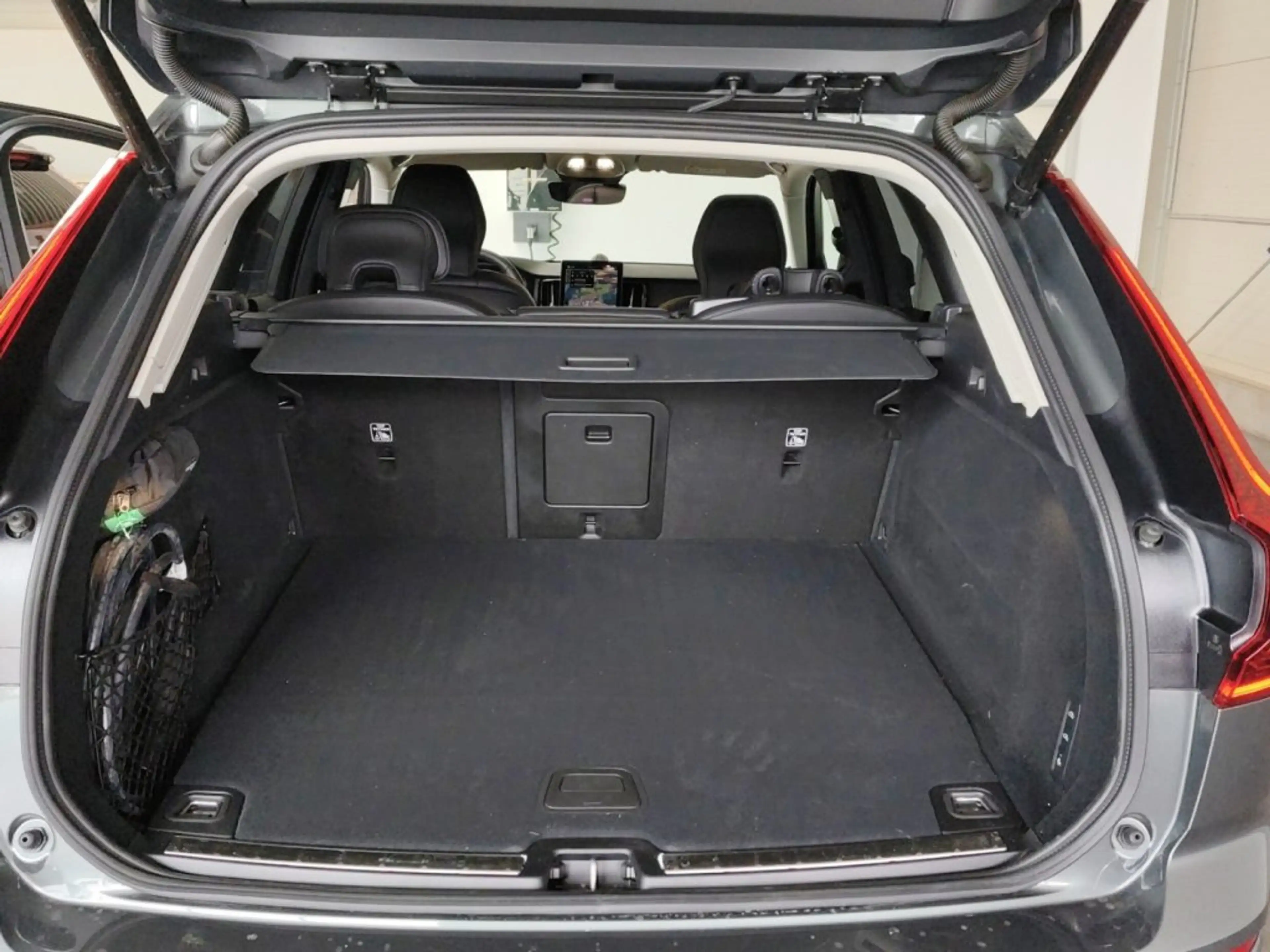 Volvo XC60 Ultra, T6 AWD Plug-in Hybrid, Elektrisch/Benzin, Dark — photo 14