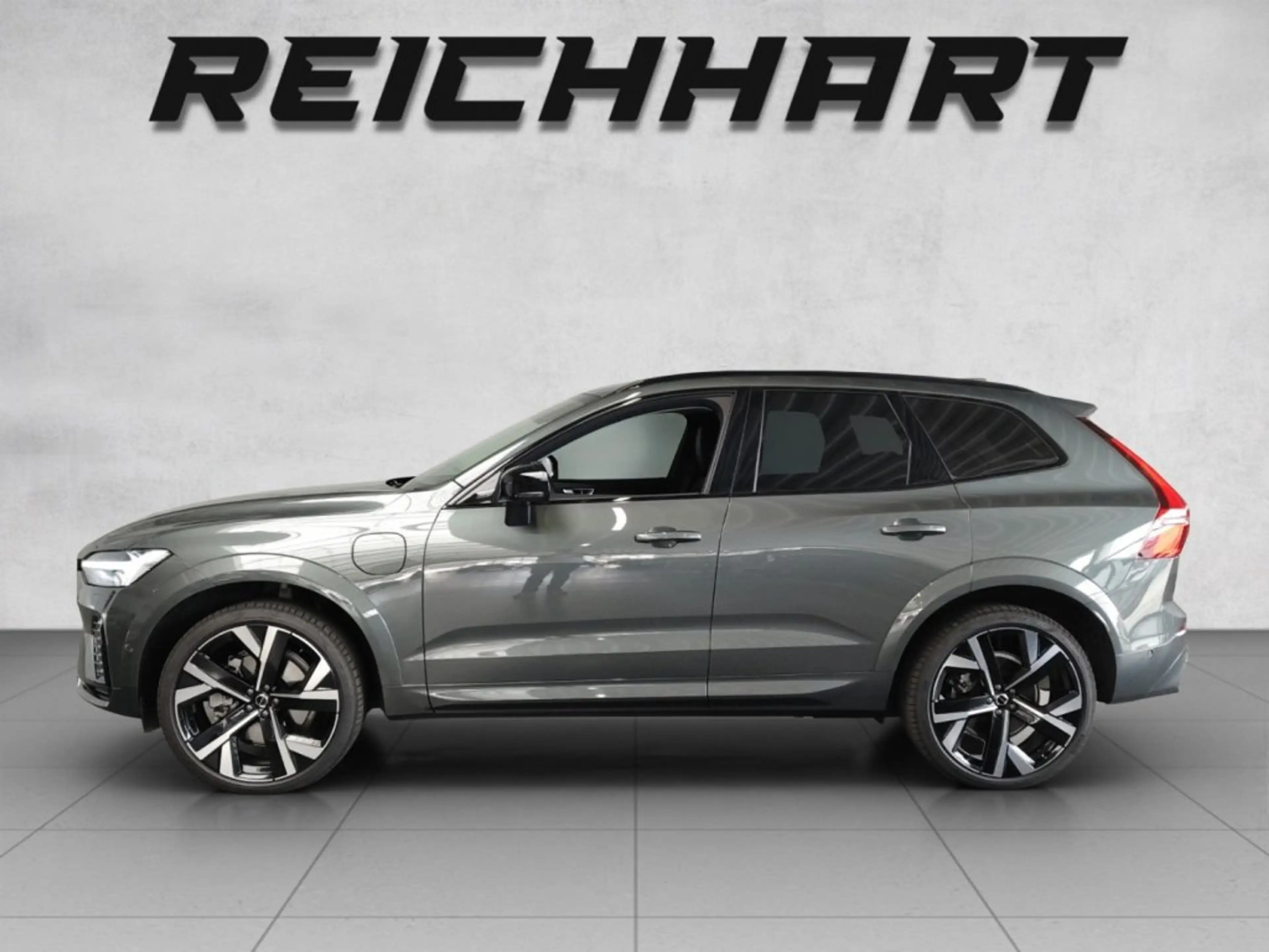 Volvo XC60 Ultra, T6 AWD Plug-in Hybrid, Elektrisch/Benzin, Dark — photo 2