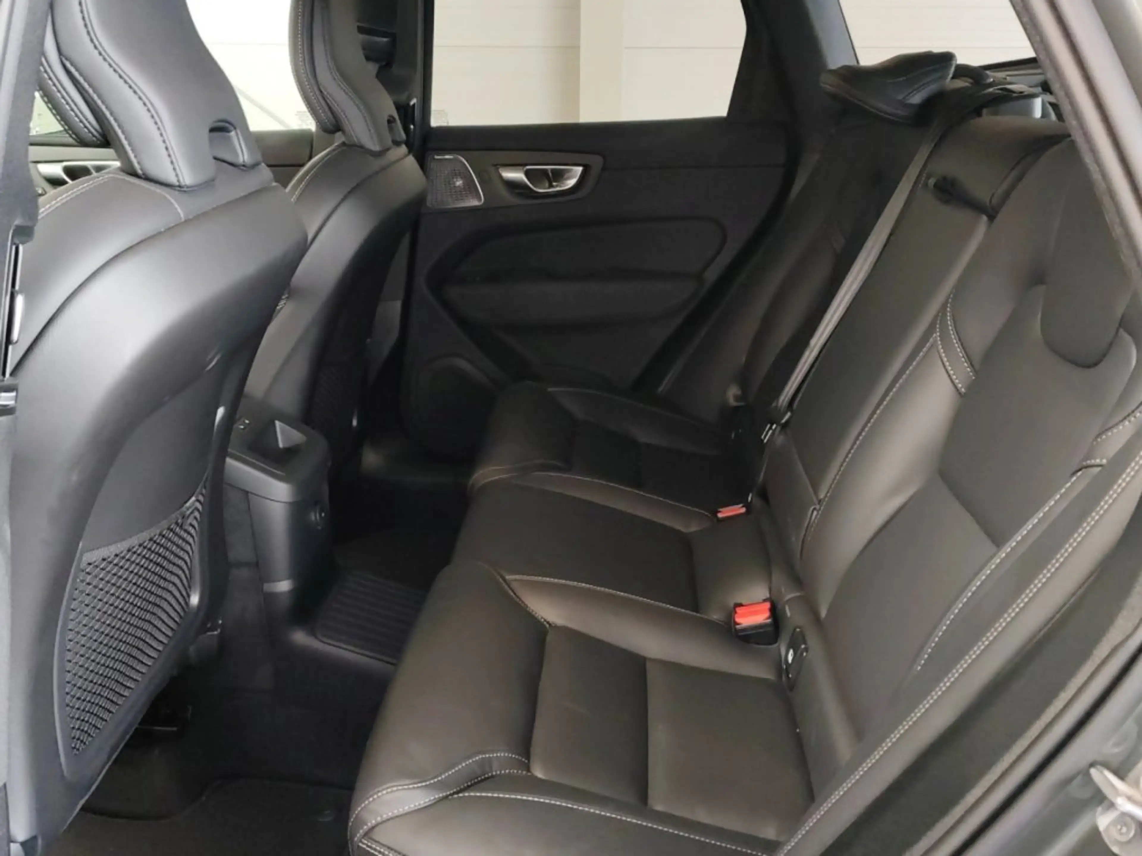 Volvo XC60 Ultra, T6 AWD Plug-in Hybrid, Elektrisch/Benzin, Dark — photo 8