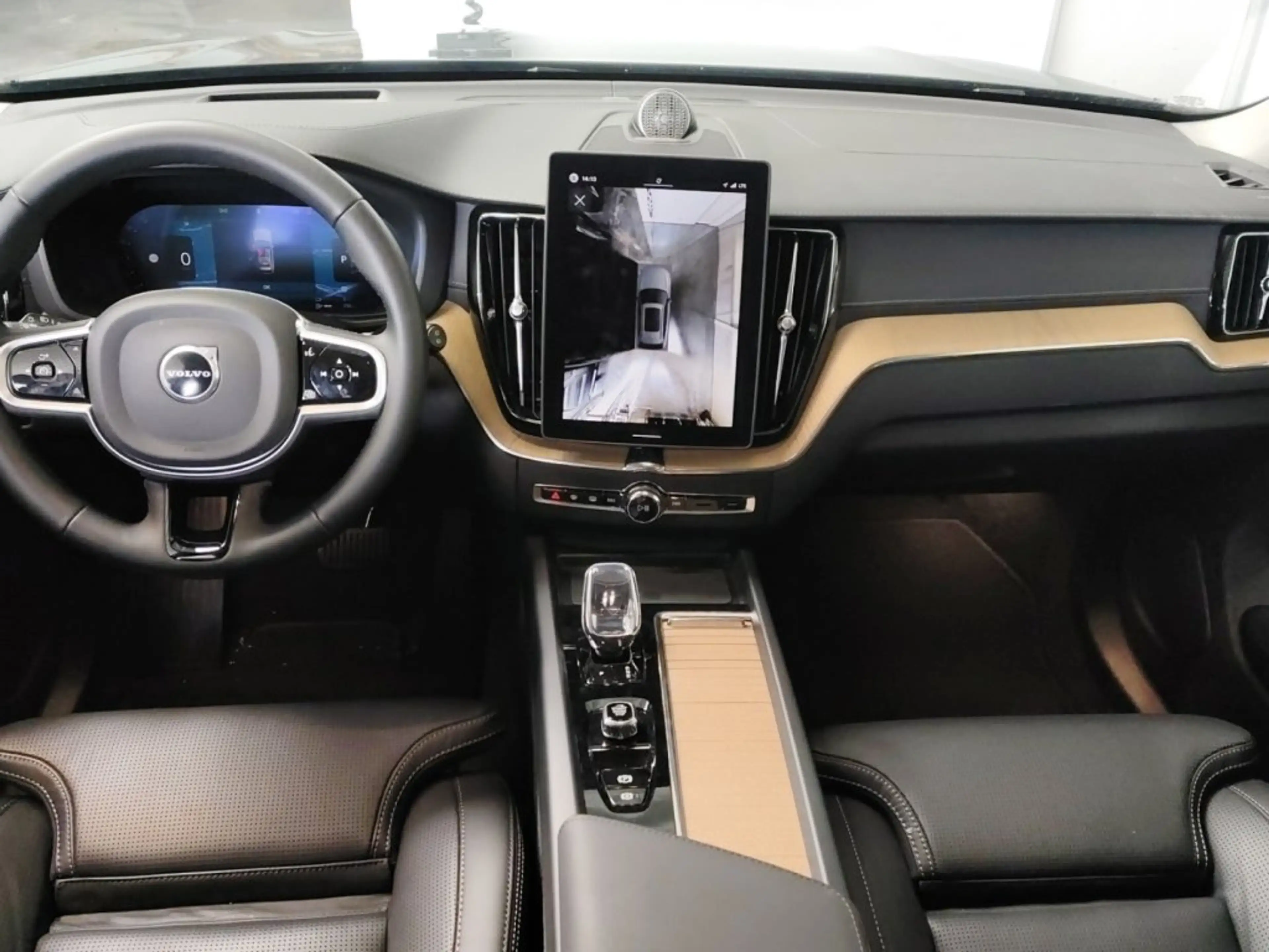 Volvo XC60 Ultra, T6 AWD Plug-in Hybrid, Elektrisch/Benzin, Dark — photo 9