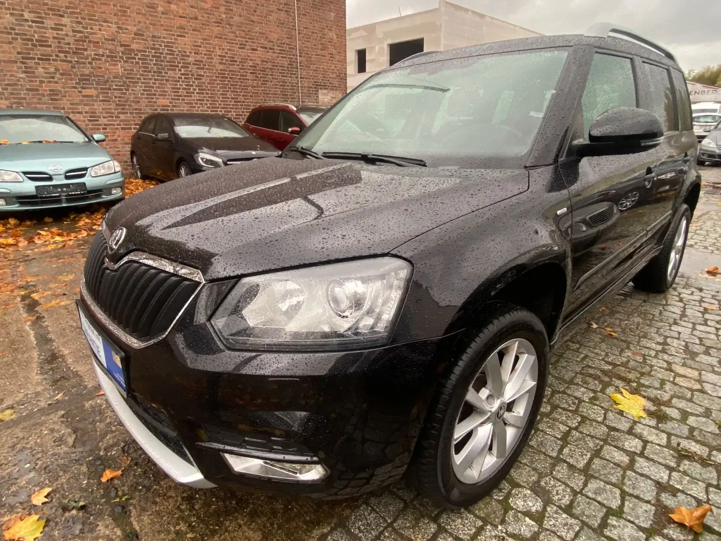 Skoda Yeti "Joy" 1.Hand+Sitzheizung+PDC+Winterräder Schwarz - 1