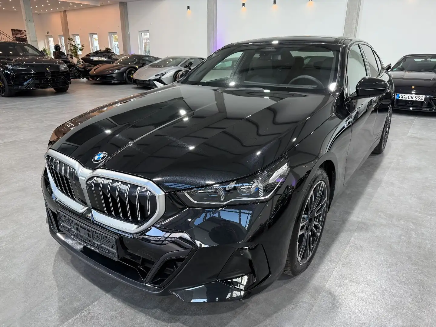 BMW 520 i M Sport*H&K*Shadow-Line*360°Memory*Carbon* Schwarz - 1