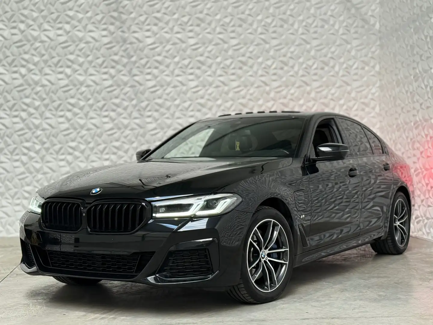 BMW 530 e xDrive M-Pack Hybride Noir - 1