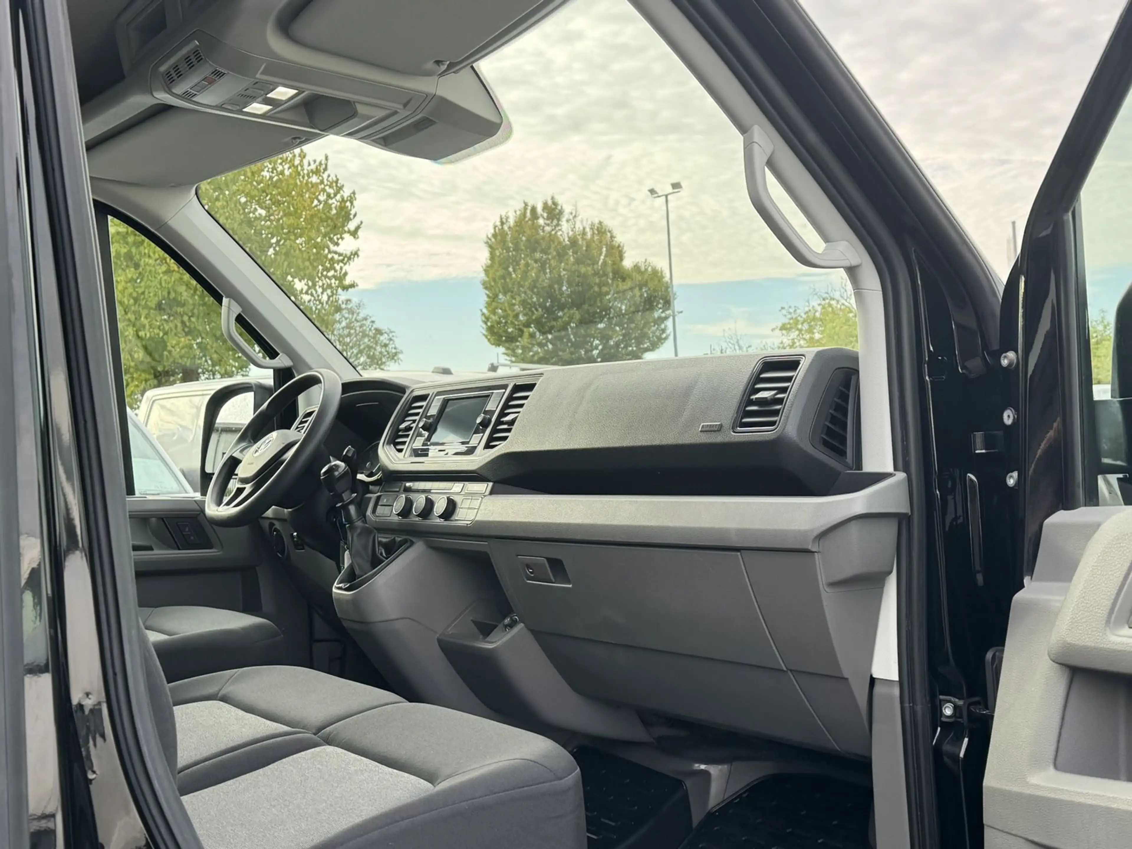Volkswagen Crafter Kasten 35 MR L2H1 AHK*Klima*Kamera — photo 6