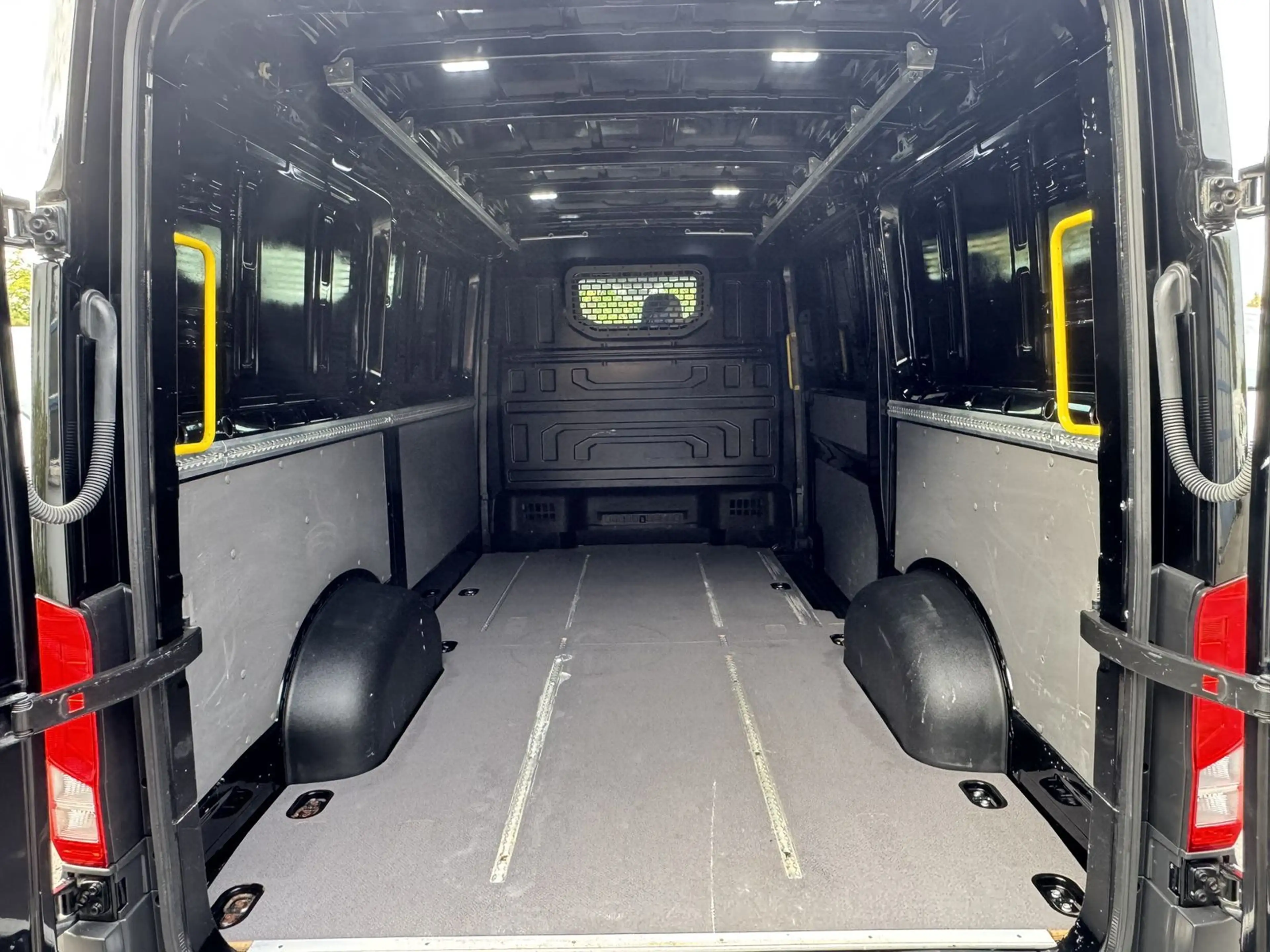 Volkswagen Crafter Kasten 35 MR L2H1 AHK*Klima*Kamera — photo 15