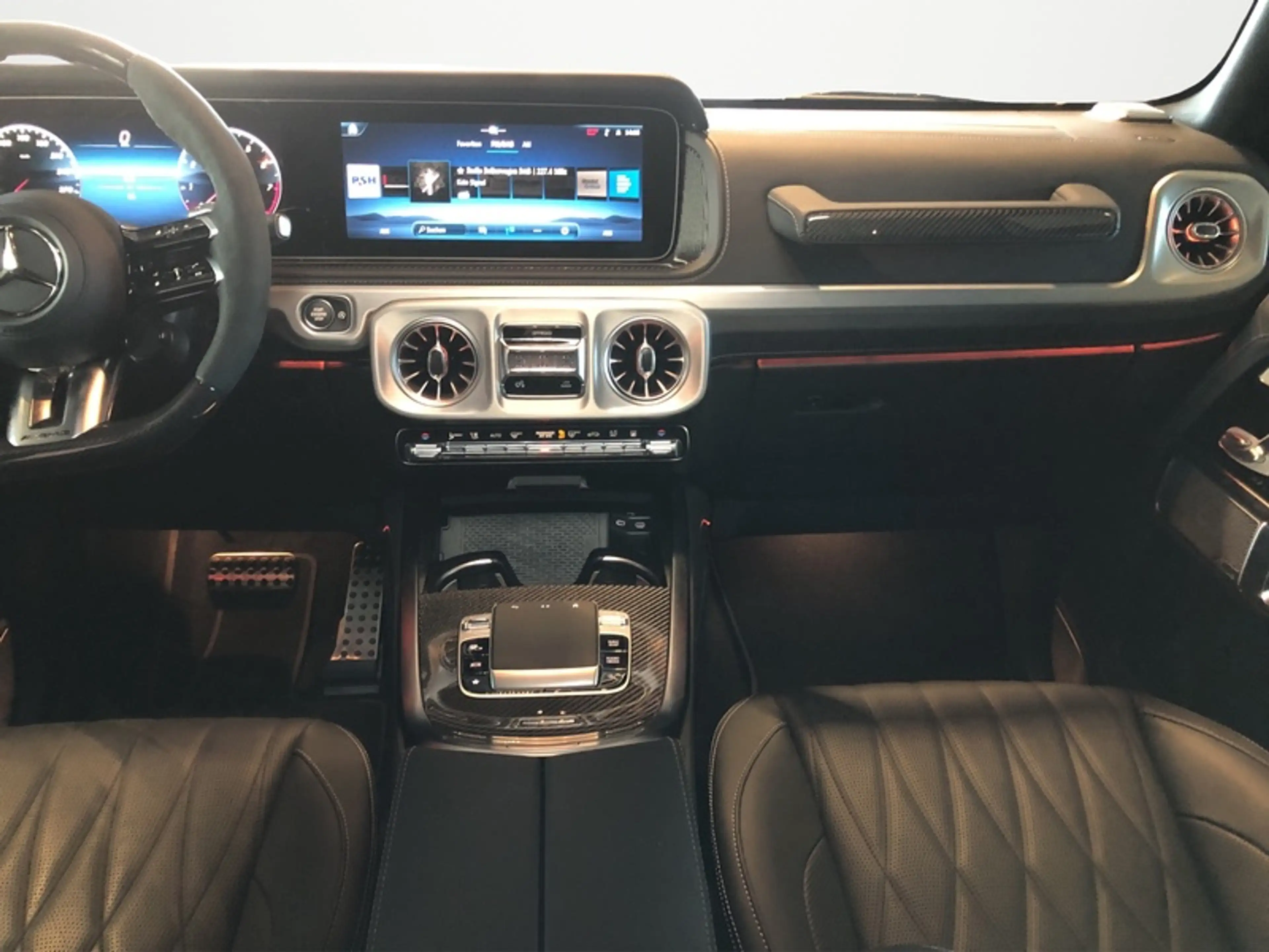 Mercedes-Benz G 63 AMG AMG-PERFORMANCE NIGHT II FOND-ENTERT. — photo 15