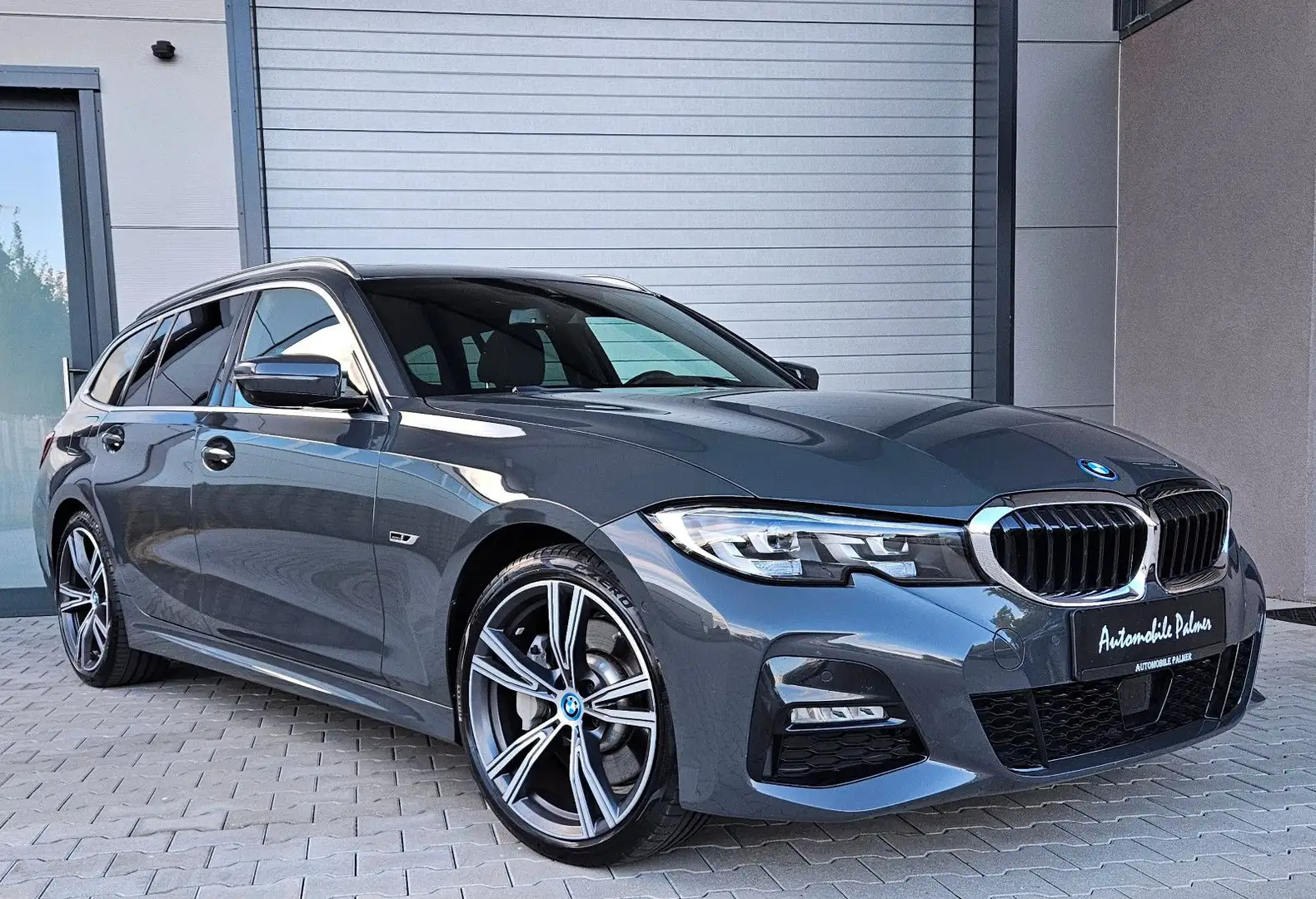 BMW 330 e T M Sport 1Hand Individual Top Zustand Grau - 2