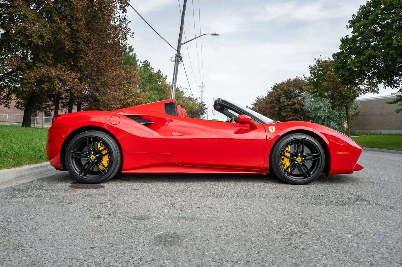 2017 Ferrari 488 Spider — photo 4