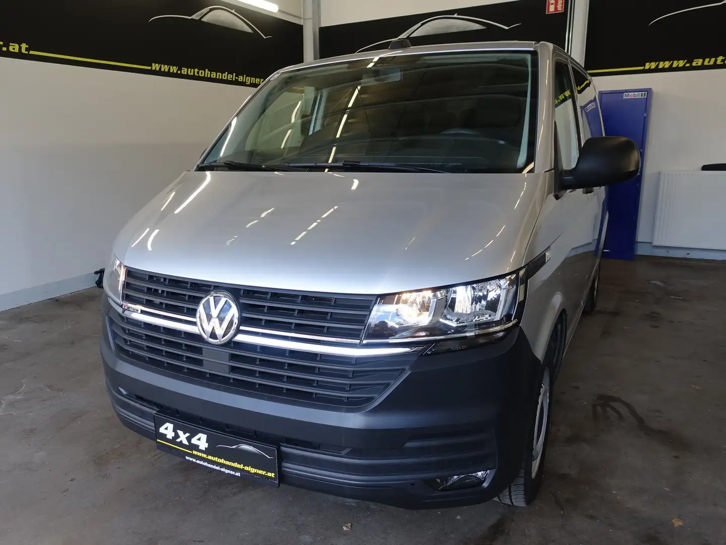 Volkswagen T6.1 Kombi Trendline KR 2,0 TDI 4Motion DSG Grau - 1
