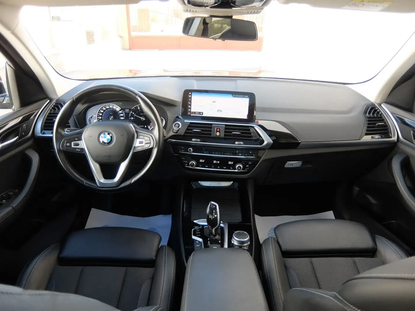 BMW X3 xDrive 20dA Schwarz - 2