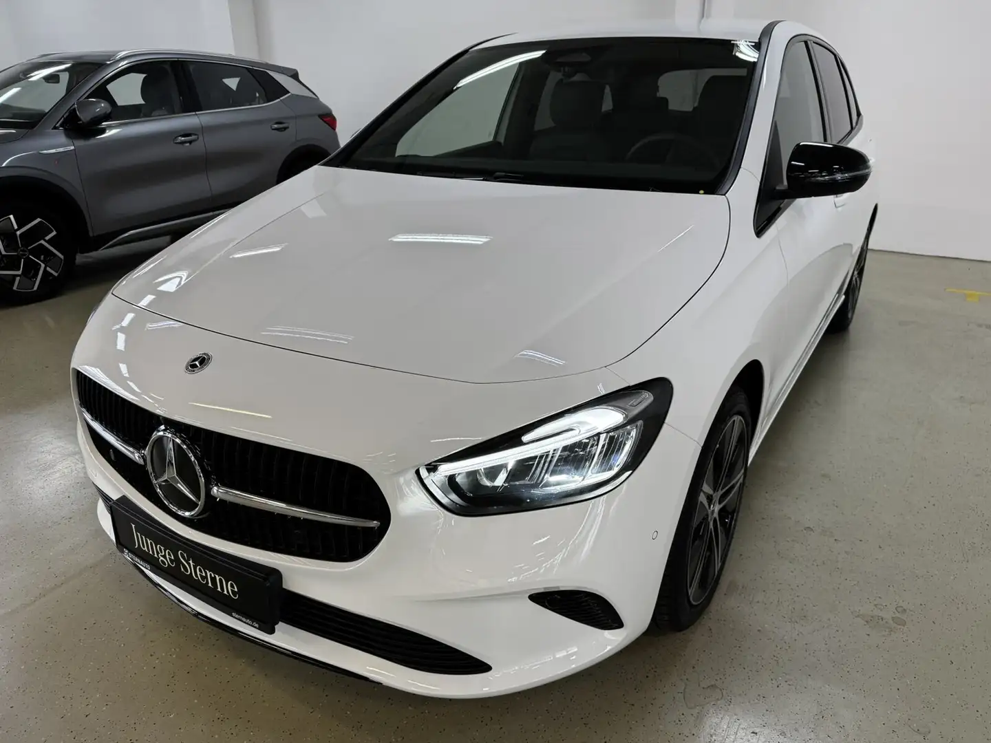 Mercedes-Benz B 250 B 250 e Prog Adv RüCam LED Night WinterP AHK Navi Weiß - 2
