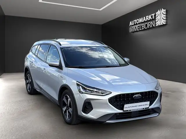 Ford Focus view 2