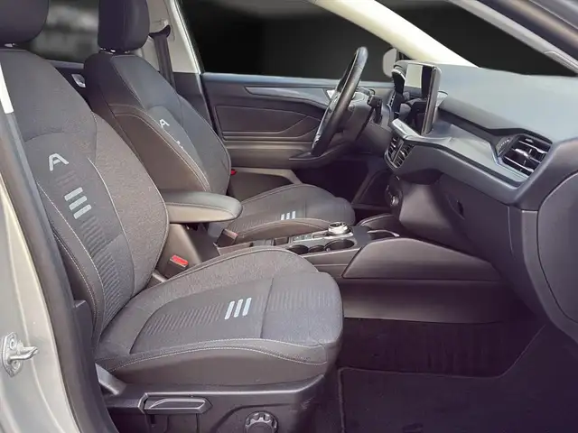 Ford Focus view 13