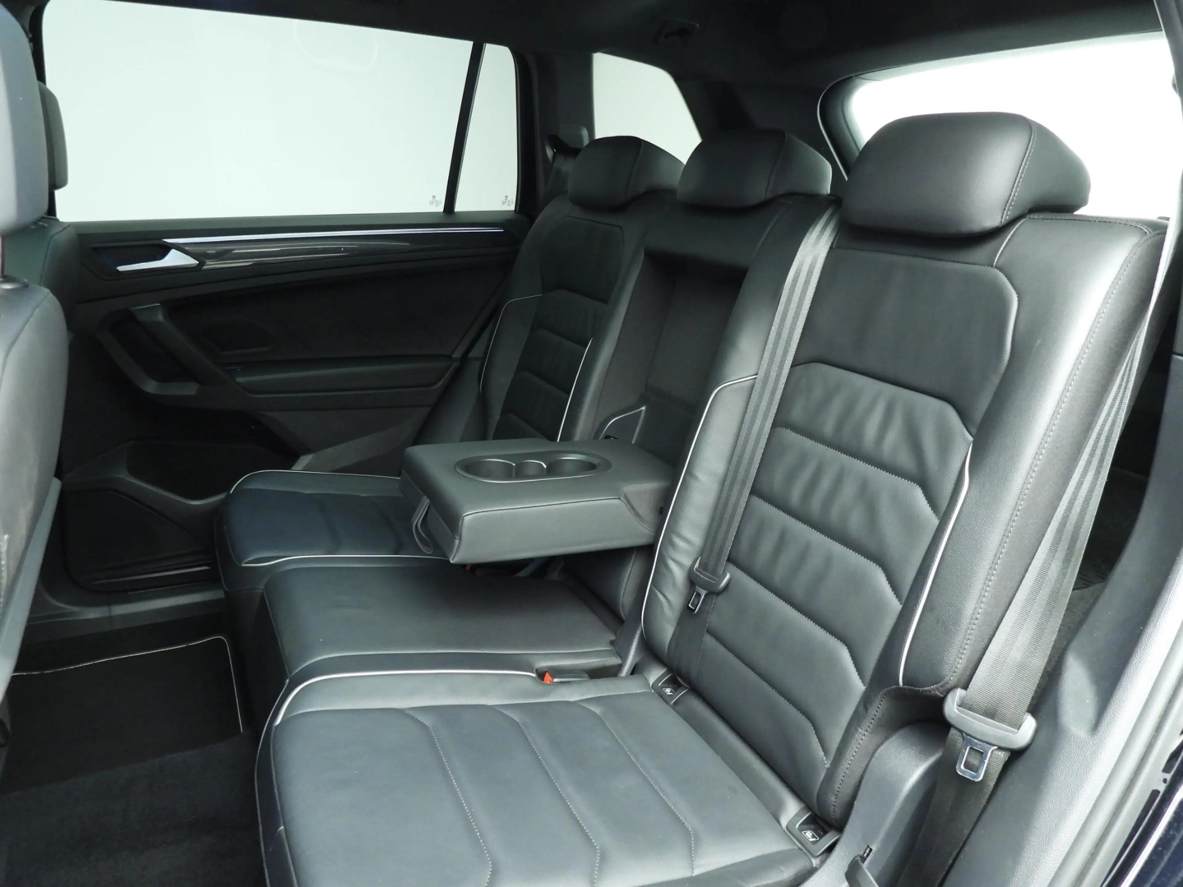 Volkswagen Tiguan Allspace 1.5 TSI Highline R-Line | 5p | Trekhaak | Pano | Z — photo 8