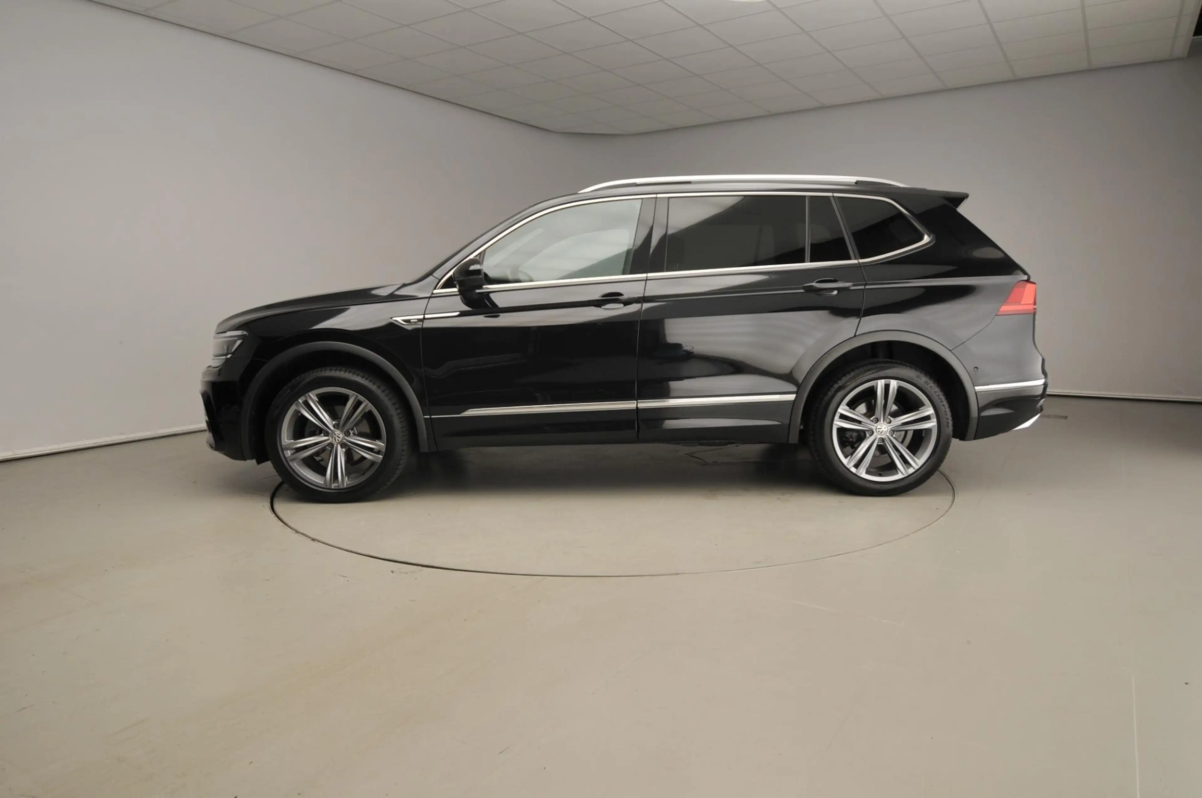 Volkswagen Tiguan Allspace 1.5 TSI Highline R-Line | 5p | Trekhaak | Pano | Z — photo 2