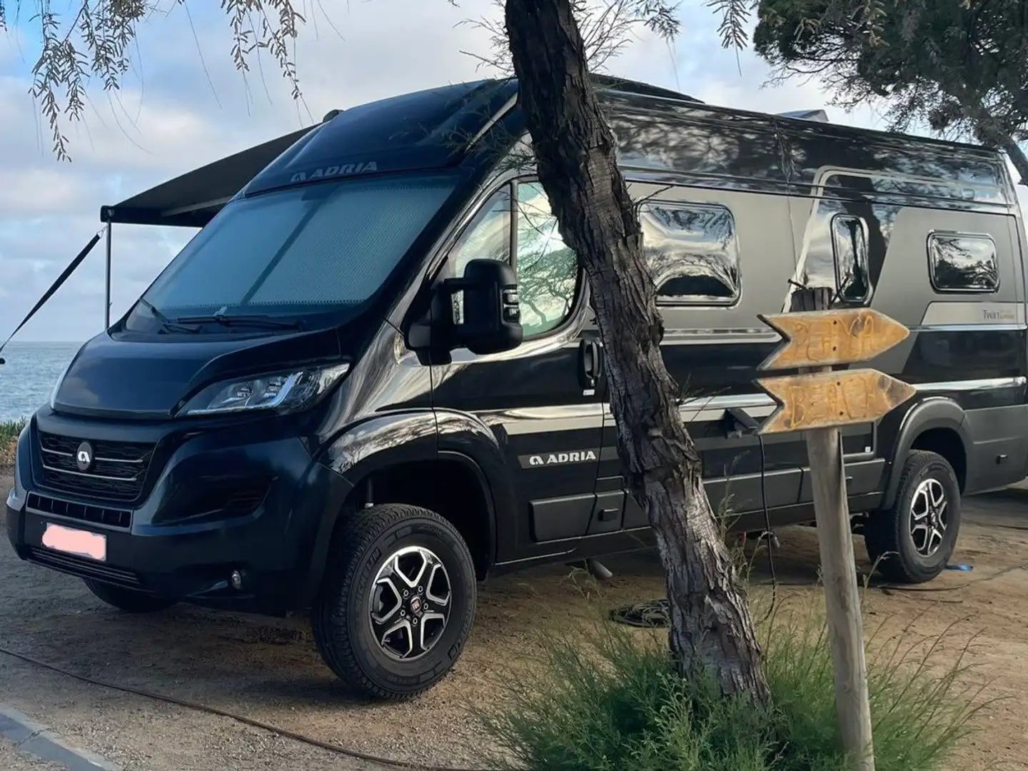 Caravans-Wohnm Adria Adria Twin 640 SGX Supreme 2024 als nieuw Schwarz - 1