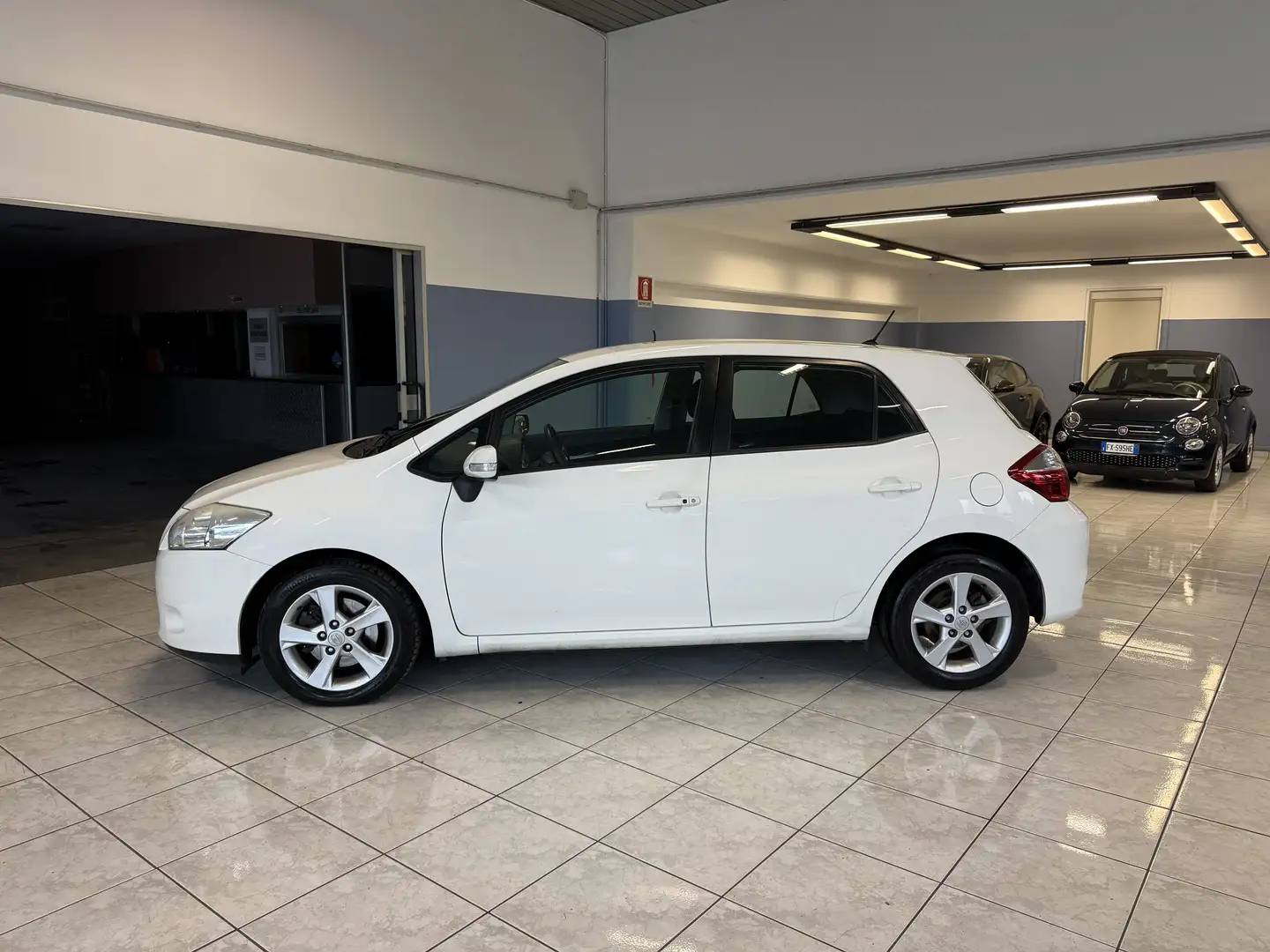 Toyota Auris Auris 5p 2.0 d-4d Sol Blue Bianco - 2