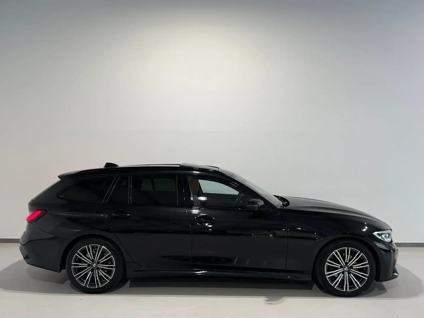 BMW 320 D xDrive M-Sport/Panorama/Harman/Laser/Kamera Schwarz - 2