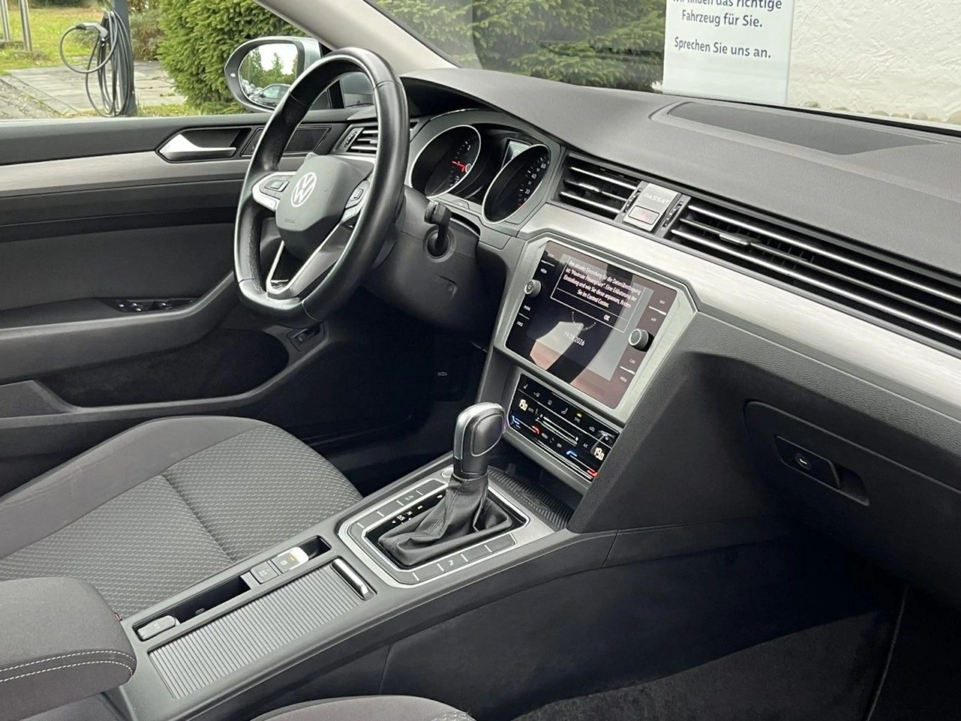 Volkswagen Passat Variant 2,0 TDI DSG (LED+AHK+ACC) — photo 12