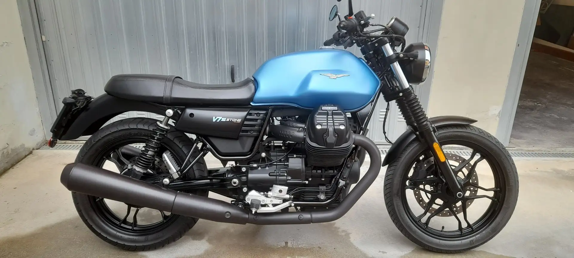 Moto Guzzi V 7 stone abs Blau - 1