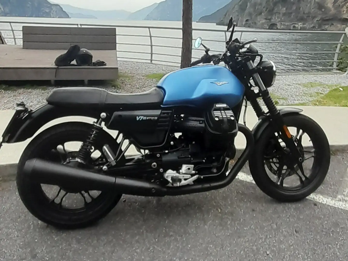 Moto Guzzi V 7 stone abs Modrá - 2