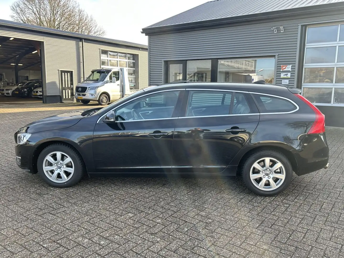 Volvo V60 V-60 2.0 T5 Kinetic 245PK Automaat Noir - 2
