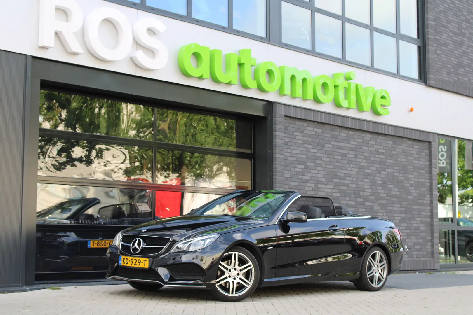 Mercedes-Benz E 200 Cabrio Ambition Sport Edition | NAP! | AMG-STYLING Černá - 1