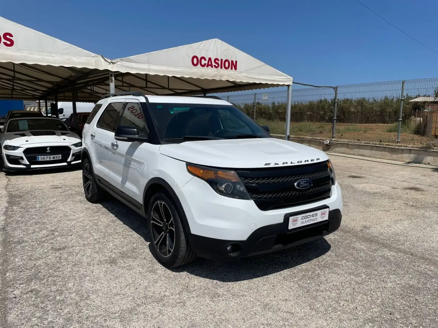 Ford Explorer Aut. Wit - 2