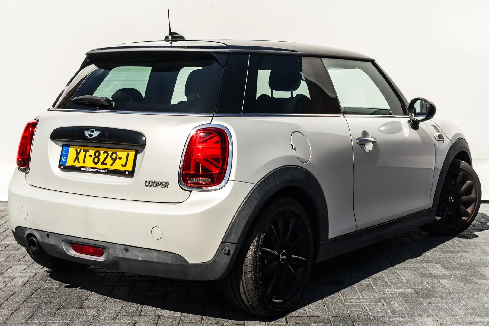 MINI Cooper 1.5 136 PK Cooper Chili Serious Business AUTOMAAT Wit - 2