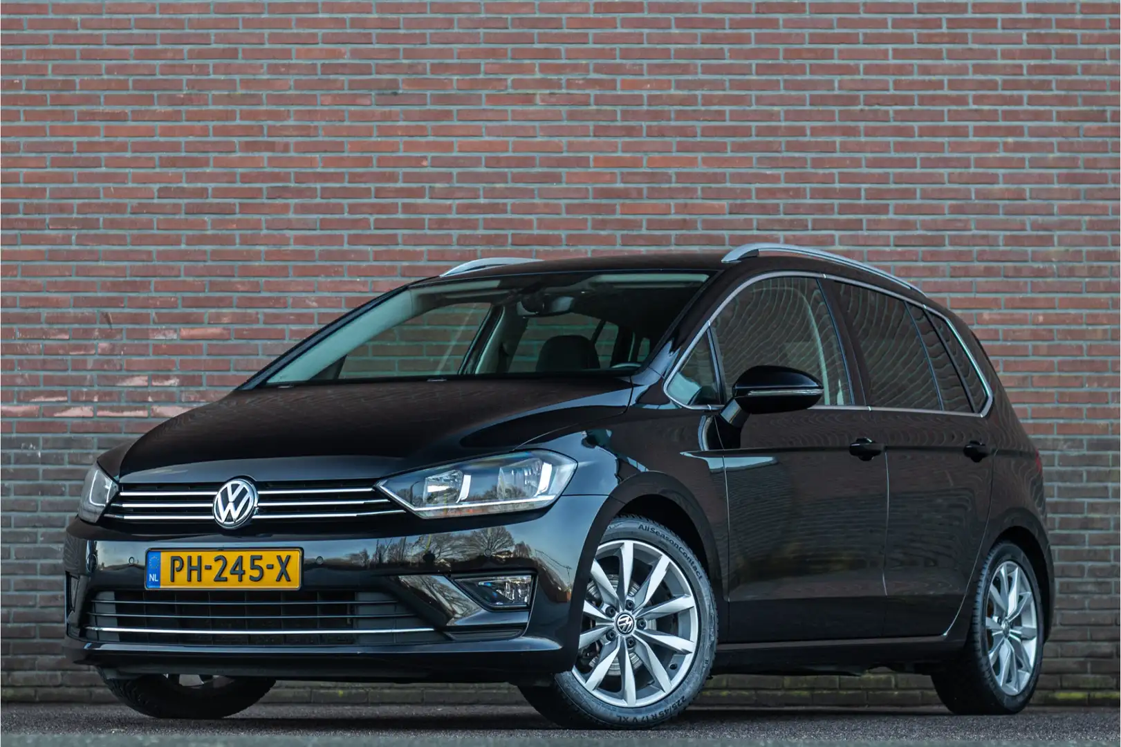 Volkswagen Golf Sportsvan 1.4 TSI DSG Highline, Origineel NL, Carplay, Stoel Schwarz - 1