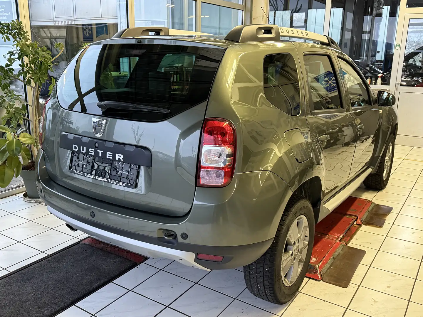 Dacia Duster Celebration 4x2 Verde - 1
