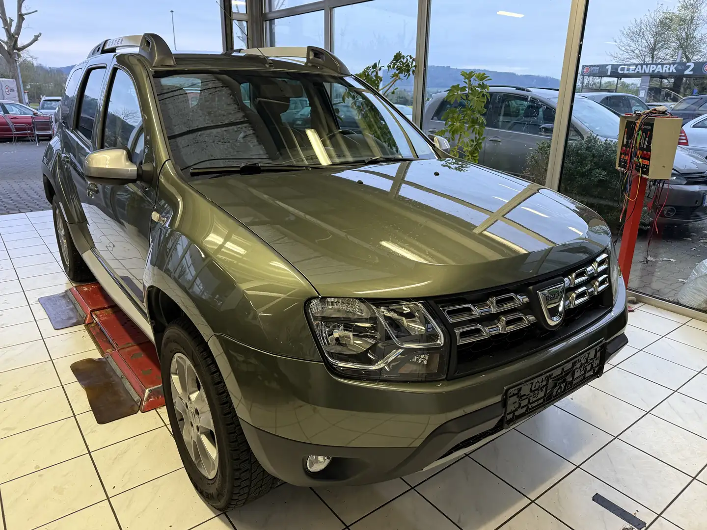 Dacia Duster Celebration 4x2 Verde - 2