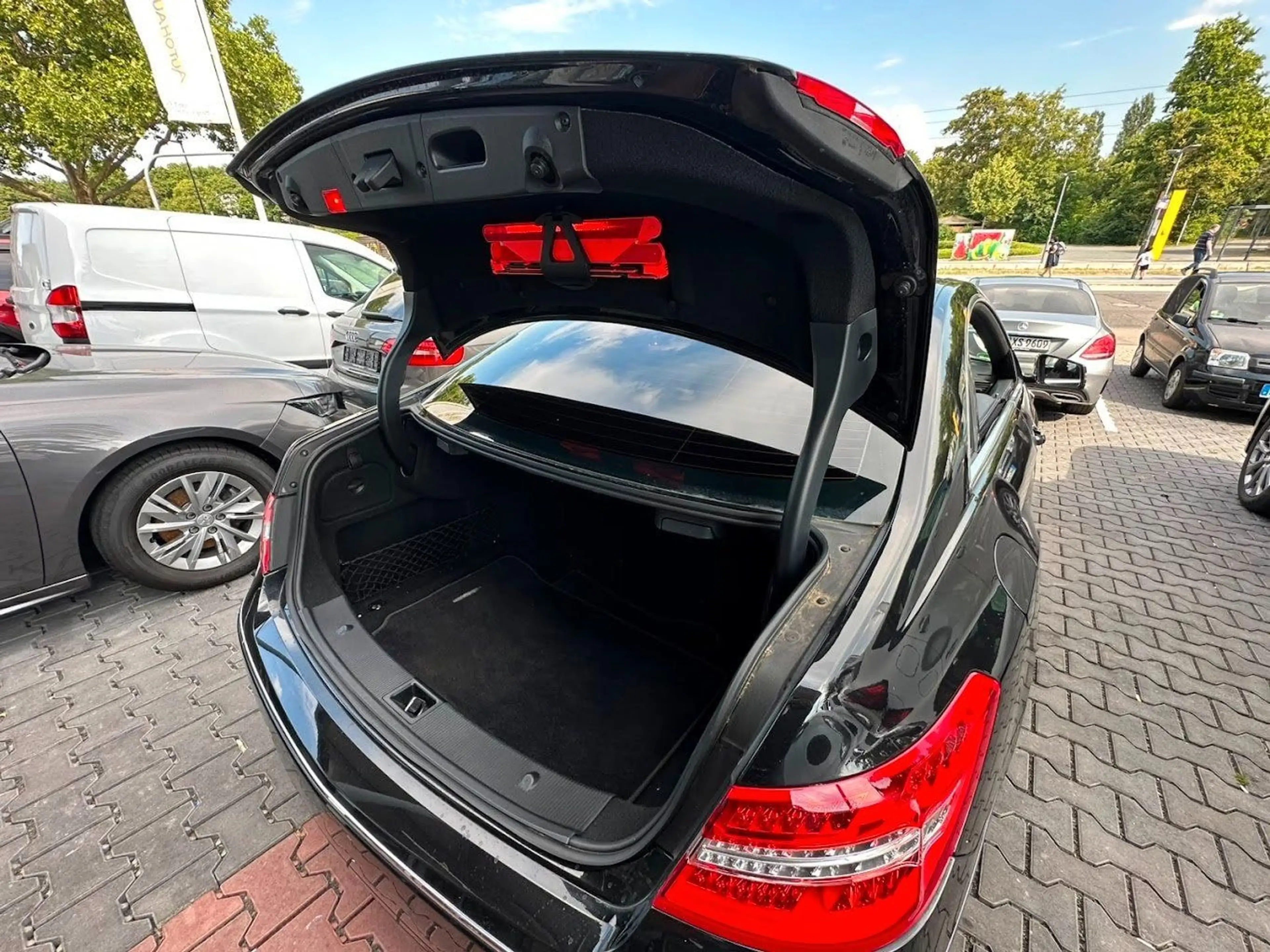 Mercedes-Benz E 200 E 200 Coupé SHZ. LEDER. PDC. ALU — photo 9