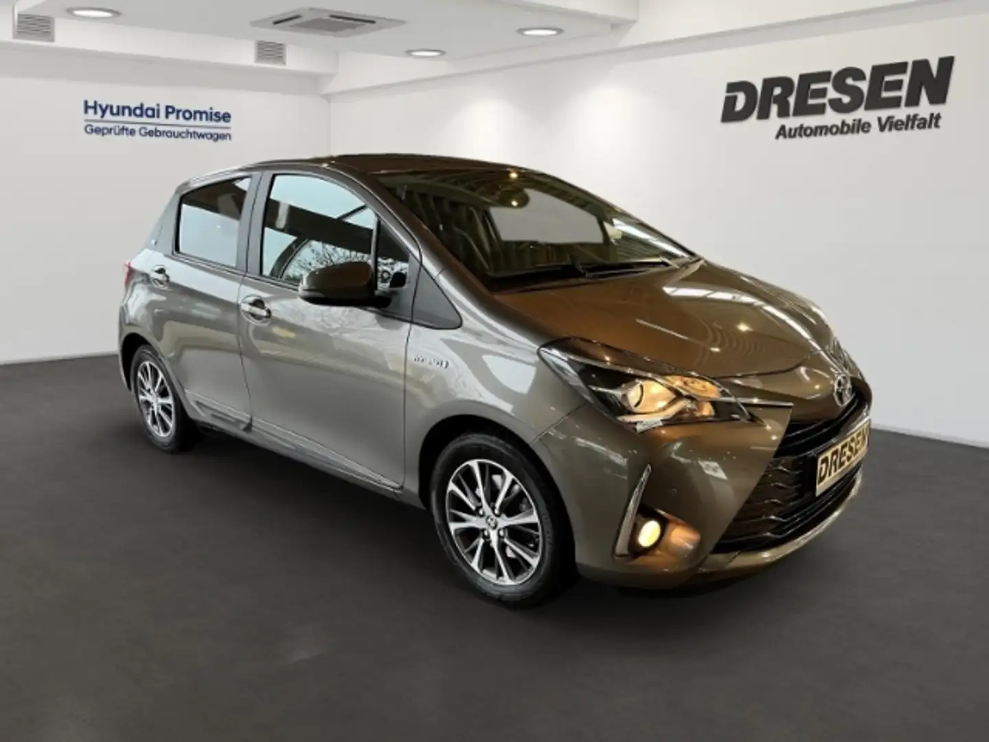 Toyota Yaris 1.5 Dual Hybrid Y20 Club+Smart Key+Kamera+Sitzheiz Grey - 2