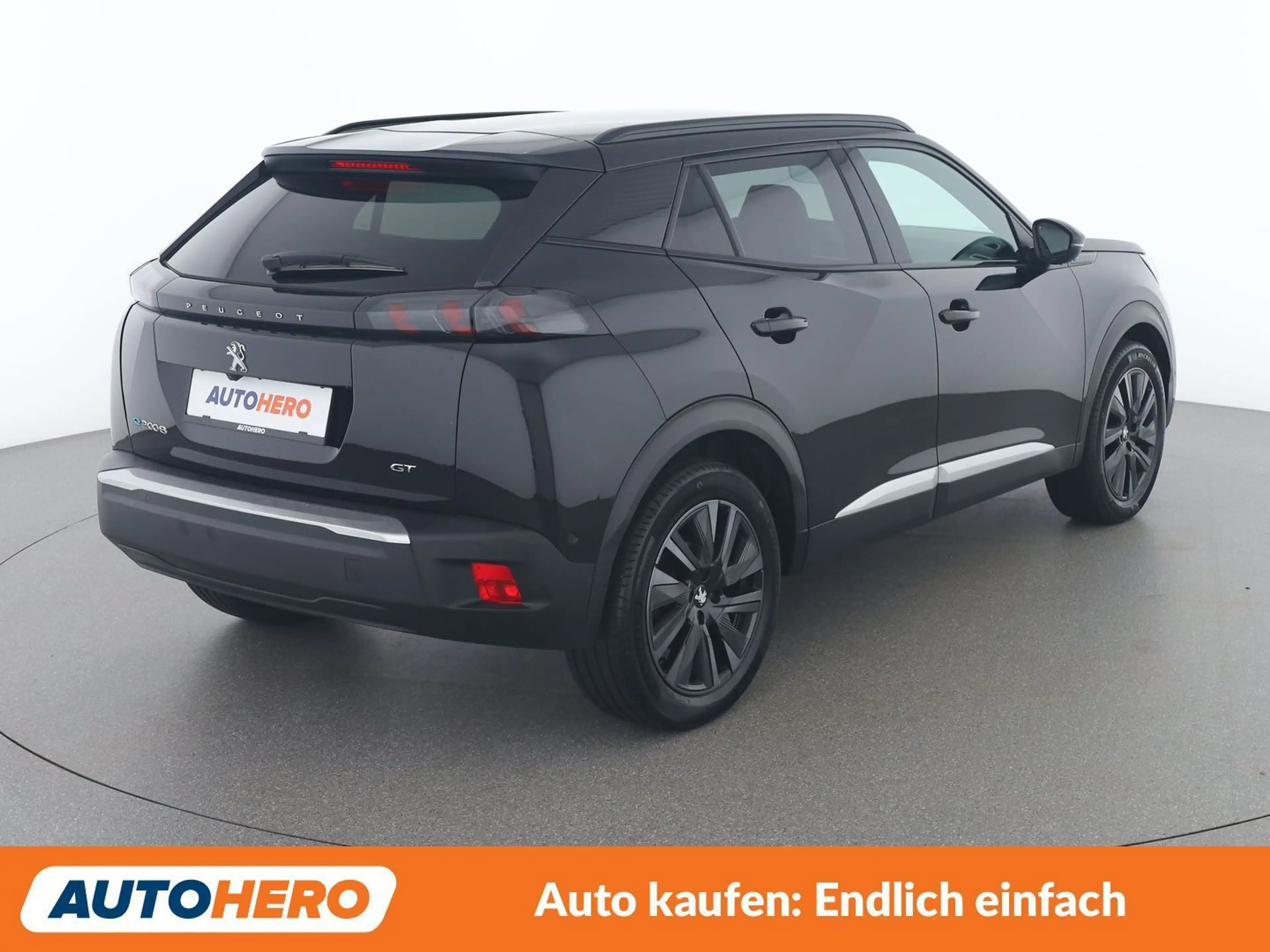 Peugeot e-2008 electric drive 100 kW GT Pack — photo 6