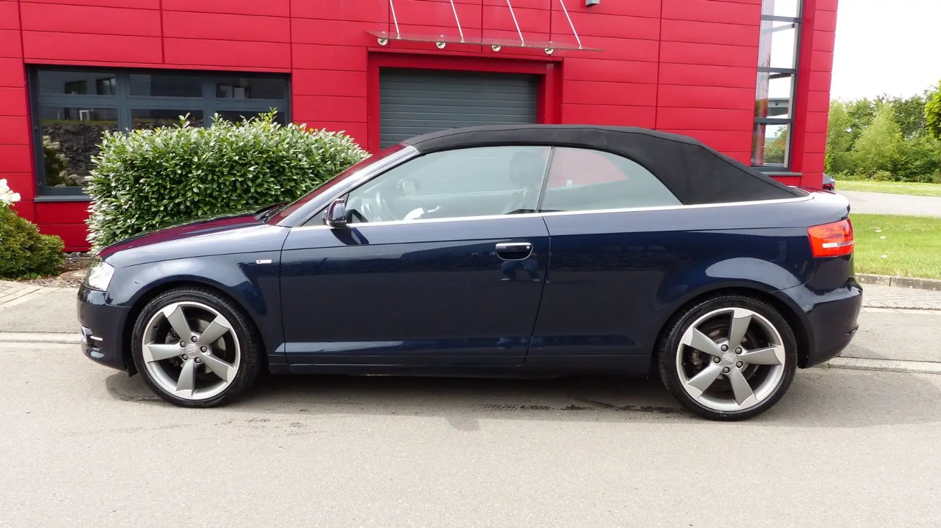 Audi A3 Cabriolet 1.8 T S-Line, 2.Hand,Scheckheft. Blau - 1