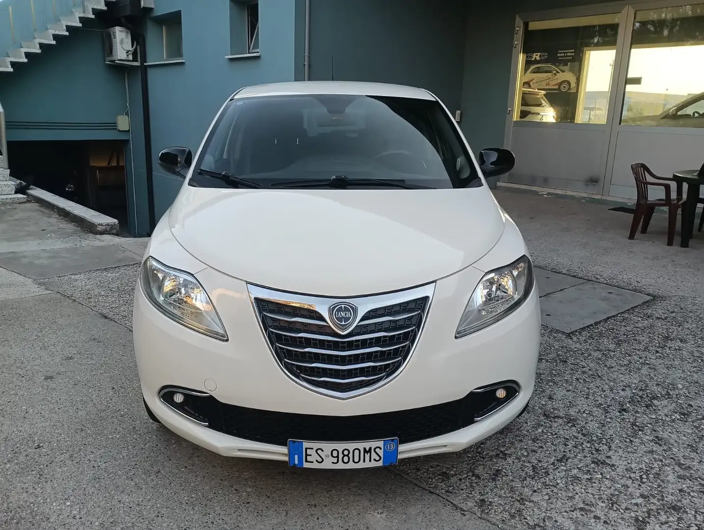 Lancia Ypsilon Ypsilon III 2011 0.9 Gold ecochic metano 80cv Weiß - 2