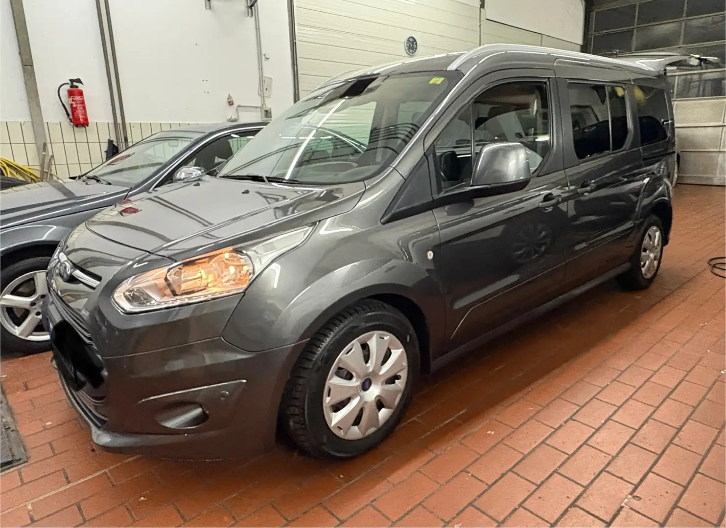 Ford Tourneo Connect Grand Tourneo Connect 1.5 TDCi Start/Stop Titanium Grau - 1