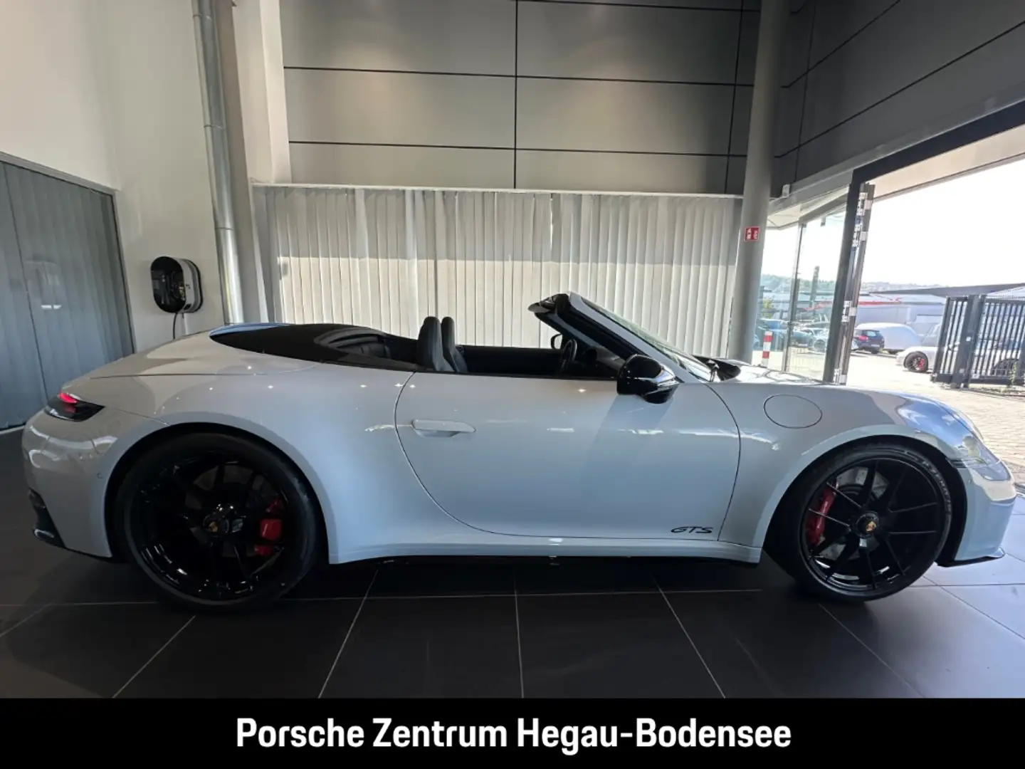 Porsche 992 (911) Carrera 4 GTS Cabriolet/PDCC/BOSE/Lift Grijs - 2